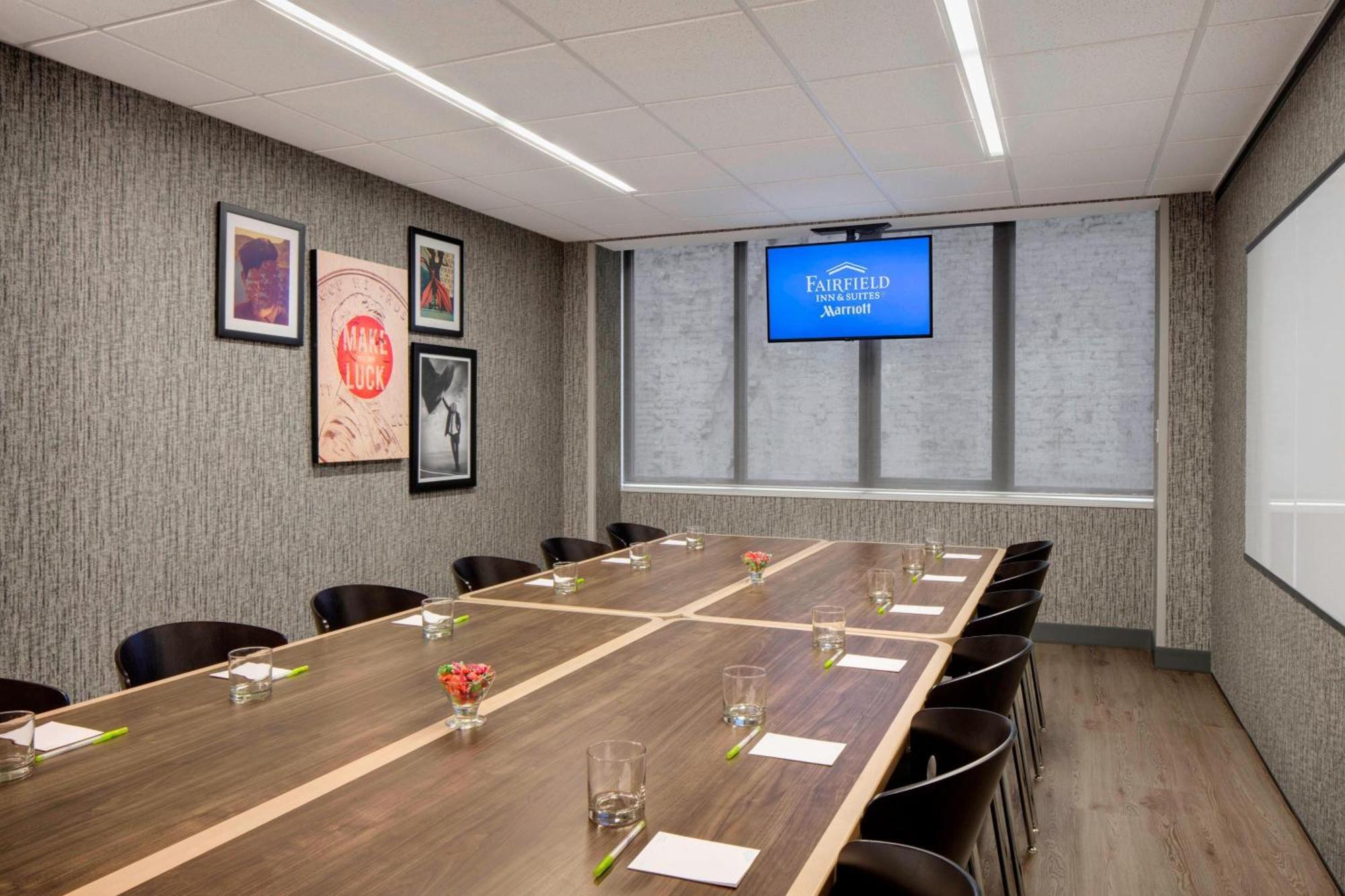 Fairfield Inn And Suites Chicago Downtown/ Magnificent Mile Εξωτερικό φωτογραφία